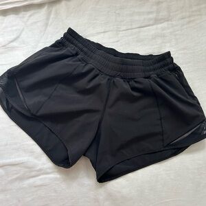 Lululemon Athletica Women's HOTTY HOT Black Shorts, Size 6 Tall, 2.5 inch